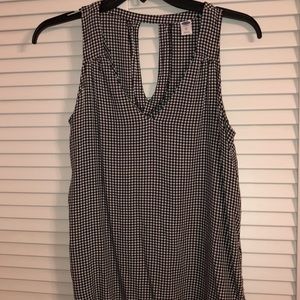 Gingham v-neck tank